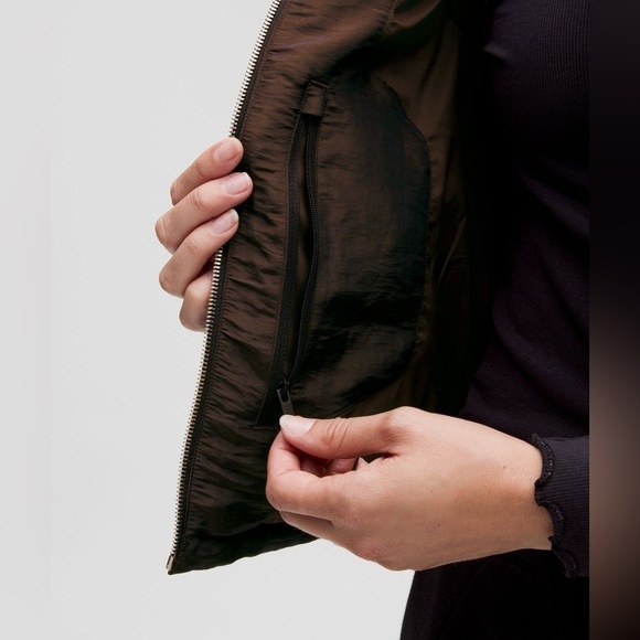 Lululemon Wunder Puff Cropped Vest Iridescent Espresso Size 2 - Picture 8 of 9